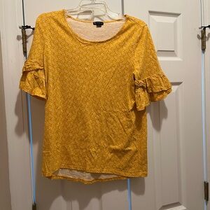 Yellow patterned top, ruffle sleeves, New Directions, size large.